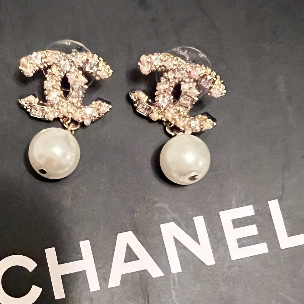CHANEL CC RHINESTONE EARRINGS